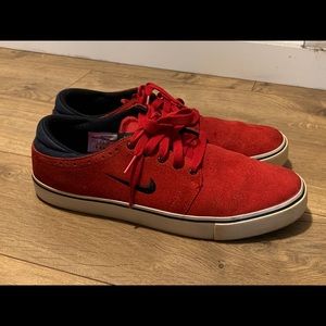 Red Nike sb